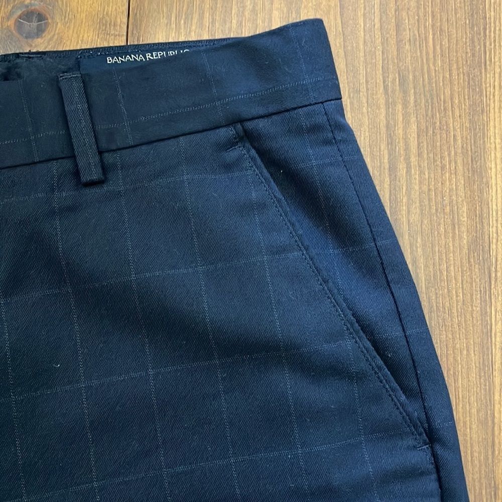 Banana Republic Navy blue light checkered Tailored Fit pants
Size 31x32 - Picture 4 of 8